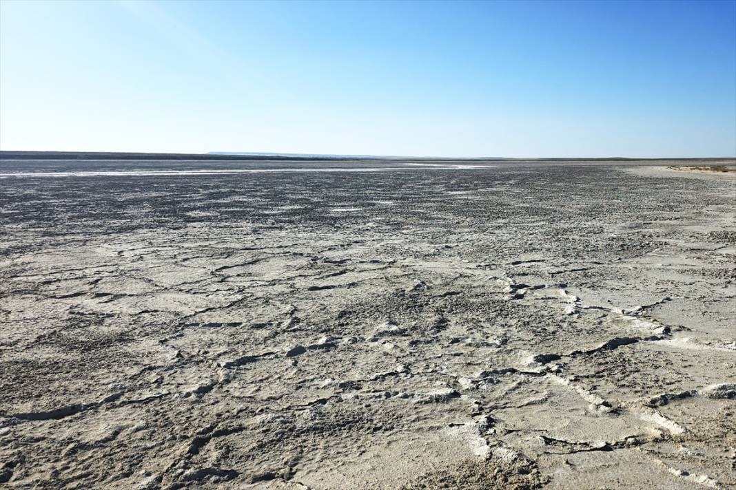 Konya’nın 2 gölü daha kurudu! Manzara yürek yakıyor 6